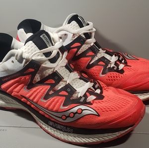 SAUCONY Triumph ISO Everun Sz 7.5